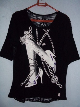 BLUSA COM ARRASTÃO NAS COSTAS 